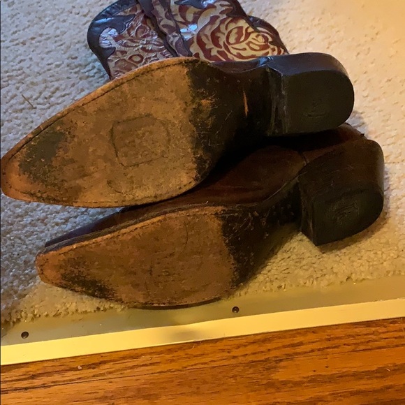 Boots - Picture 5 of 6